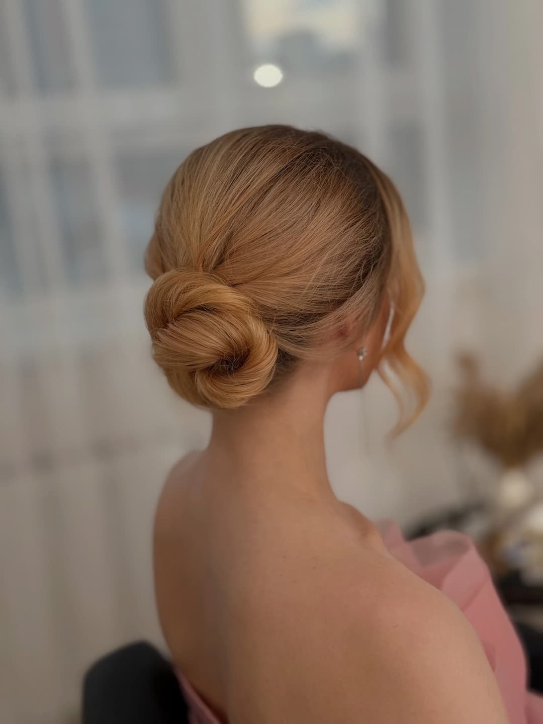 Арт укладка визажиста Екатеринбург - пример профессиональной прически для клиентов