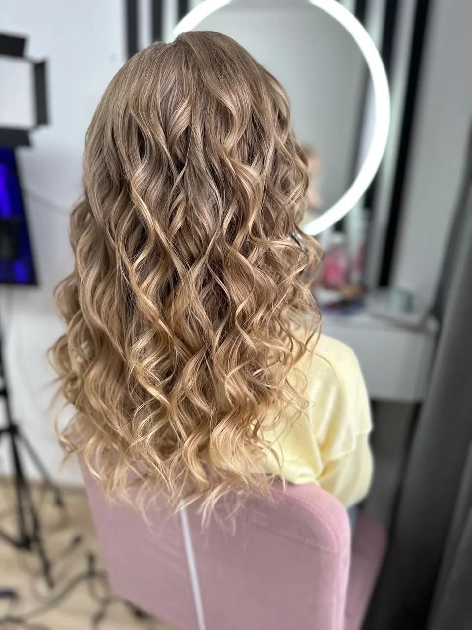 Вечерняя прическа визажиста Екатеринбург - пример вечерней укладки для особого случая